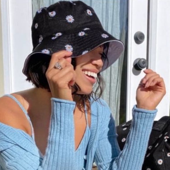 Alice + Olivia Reversible Daisy Bucket Hat